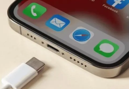 万全苹果15维修分享iPhone15改USB-C接口后能和安卓用户互借充电器吗 